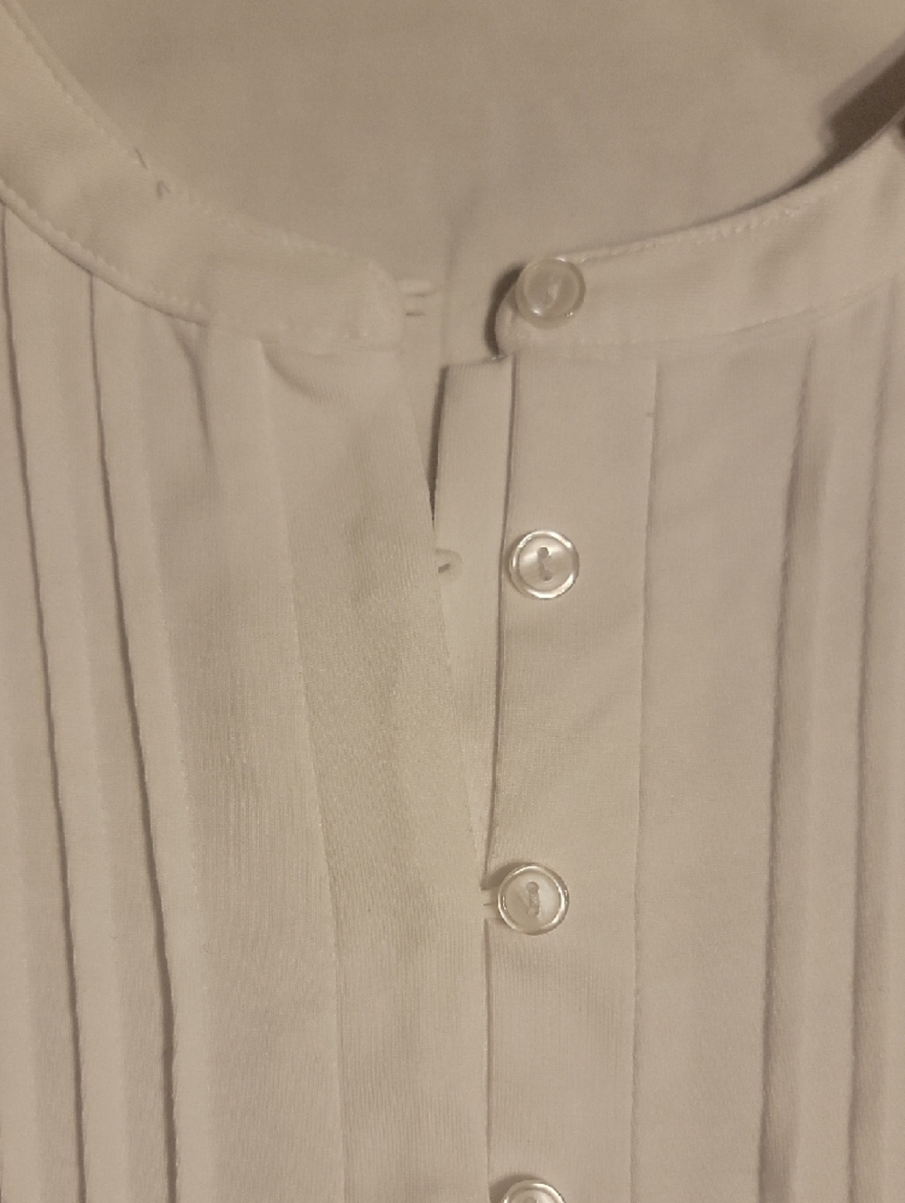 Lands' End Men's White Pleated Button-Front Casual Shirt - Picture 5 of 5